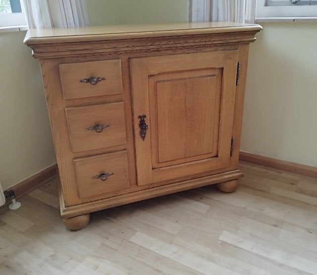 Houten dressoirkastje met 3 laatjes en afsluitbare deur, Ophalen, Gebruikt, Hout