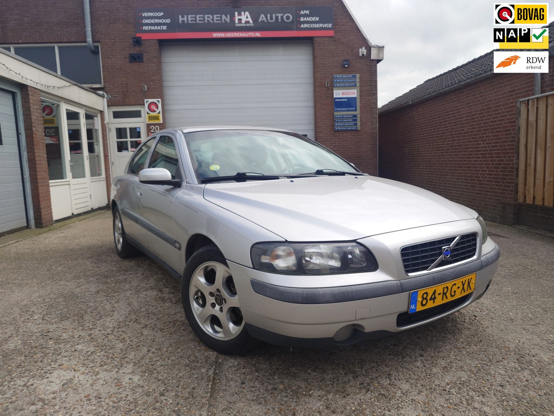 Volvo S60 2.4 Sports Edition, Airco, Cruise control, Trekhaa, Voorwielaandrijving, 1442 kg, Gebruikt, Zwart
