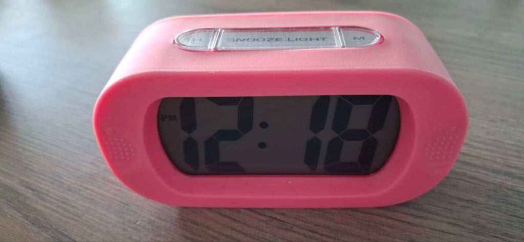 Karlsson Wekker Roze - Digitale Wekker met Snooze, Witgoed en Apparatuur, Wekkers, Ophalen of Verzenden, Gebruikt, Digitaal