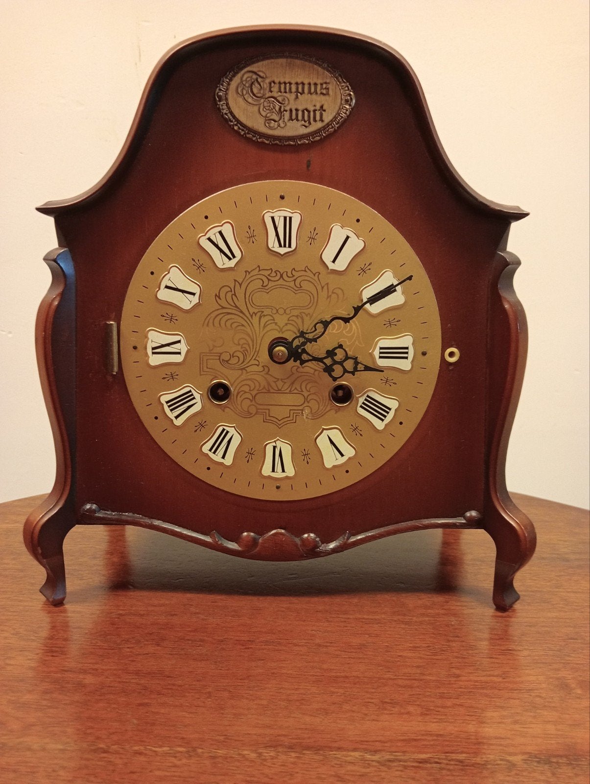 Antieke tafelklok "Tempus Fugit" - Leon Martens, Ophalen of Verzenden