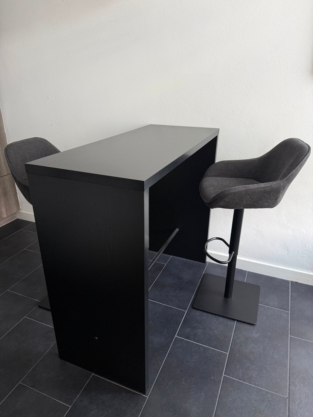 Moderne bartafel met 2 luxe verstelbare barkrukken, Ophalen, 50 tot 100 cm, Zo goed als nieuw, 150 tot 200 cm