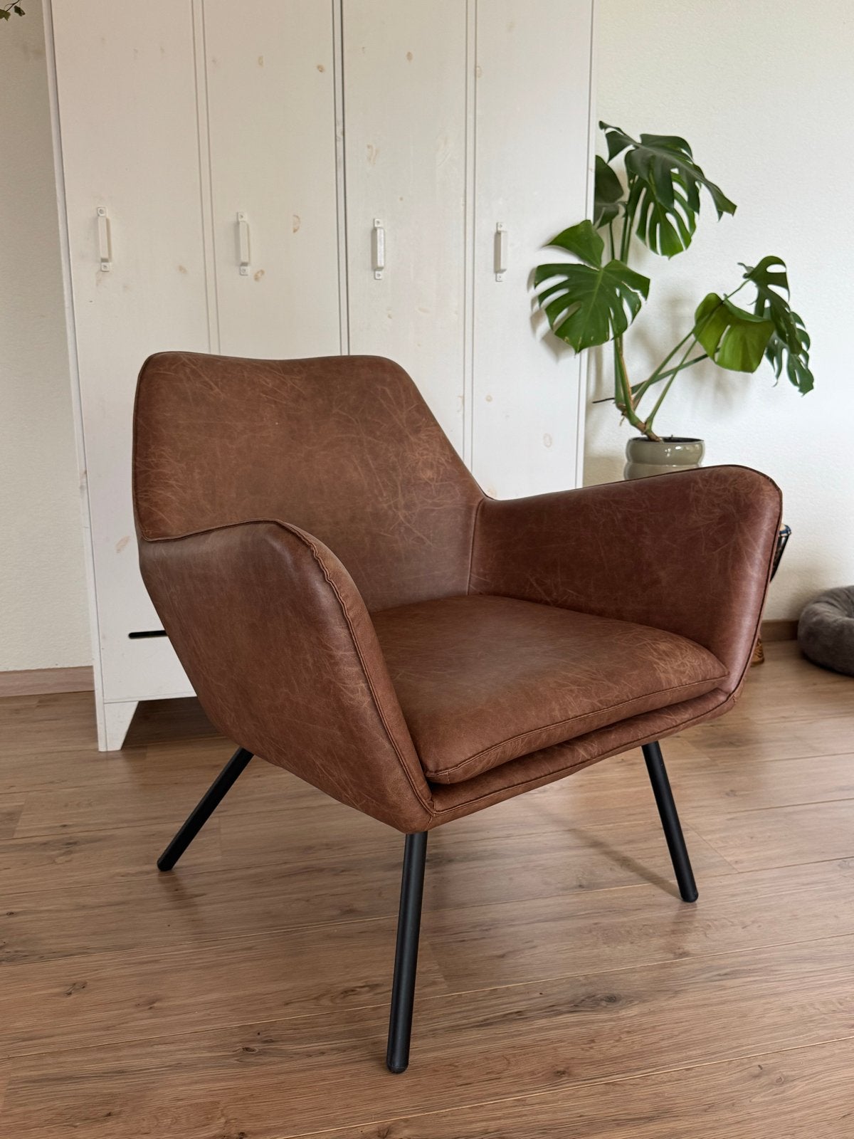 Comfortabele fauteuil in cognac kunstleer, Ophalen, Kunststof, 75 tot 100 cm, Zo goed als nieuw