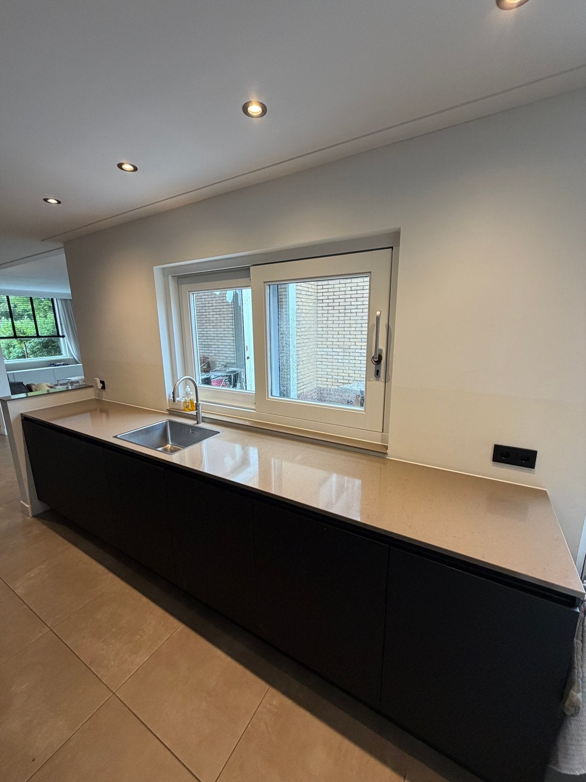Complete keuken zwart greeploos, AEG apparatuur + composiet, Huis en Inrichting, Ophalen, Zo goed als nieuw, Composiet, Greeploos