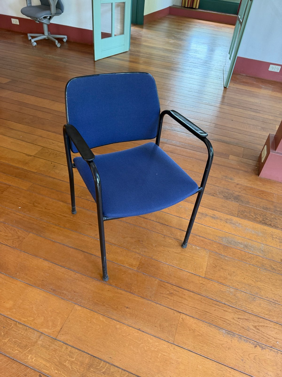 4 blauwe stoelen met armleuningen, Blauw, Ophalen of Verzenden, Zo goed als nieuw, Vier