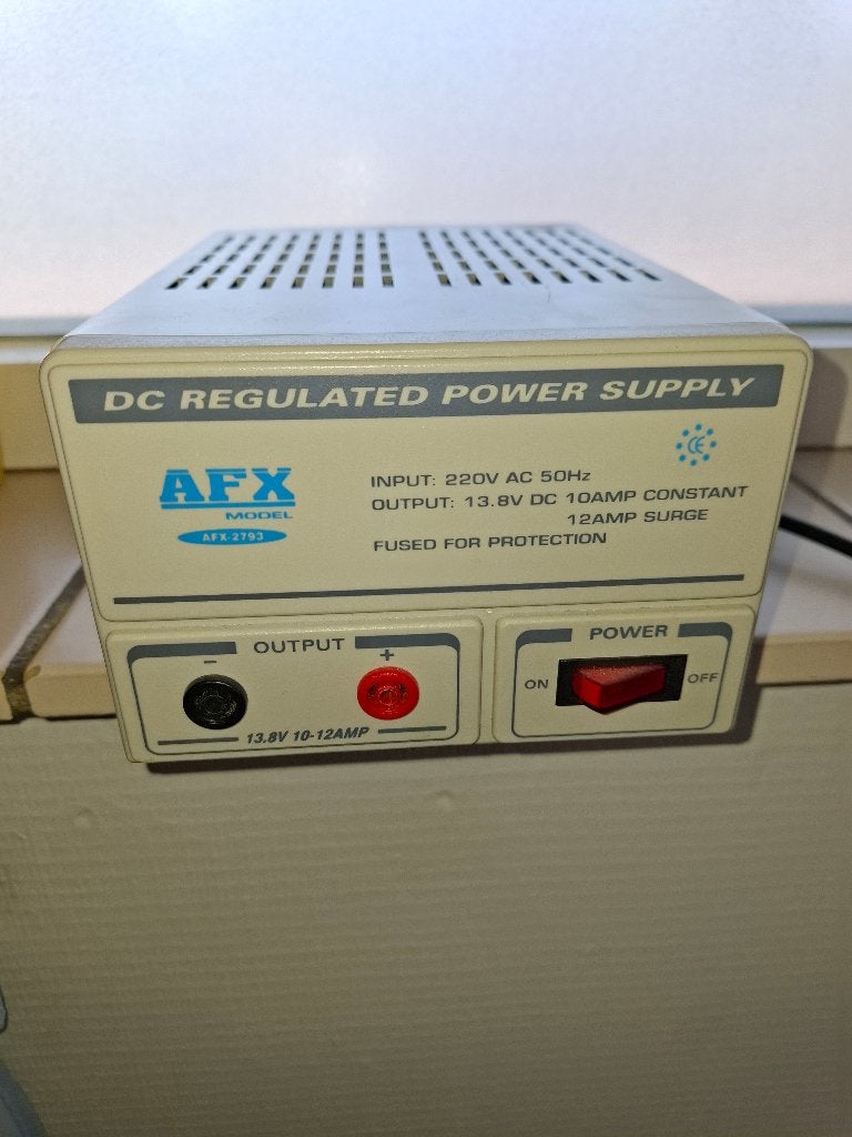 Omvormer 220 naar 13.8v, Ophalen, Zo goed als nieuw
