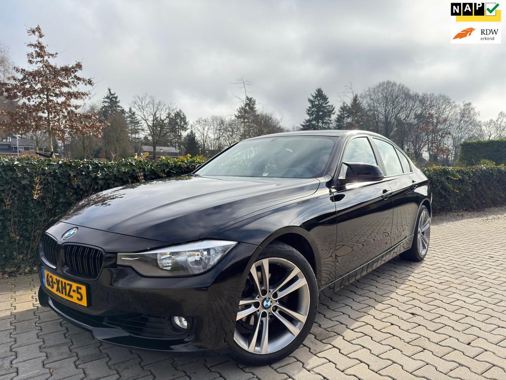 BMW 3-serie 320i Executive M Sport Automaat , Clima / Cruise, Auto's, Automaat, Euro 5, Gebruikt, Zwart