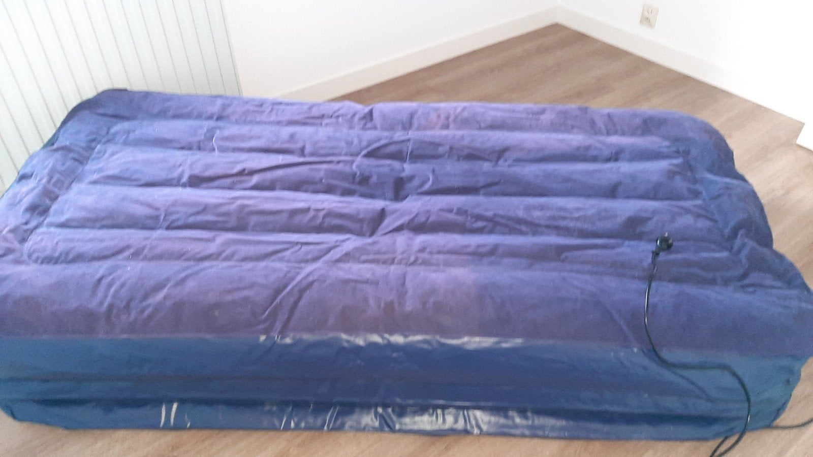 Bestway Luchtbed met ingebouwde pomp - 1 persoons, Caravans en Kamperen, Luchtbedden, Ophalen, Ingebouwde pomp, Gebruikt, 1-persoons