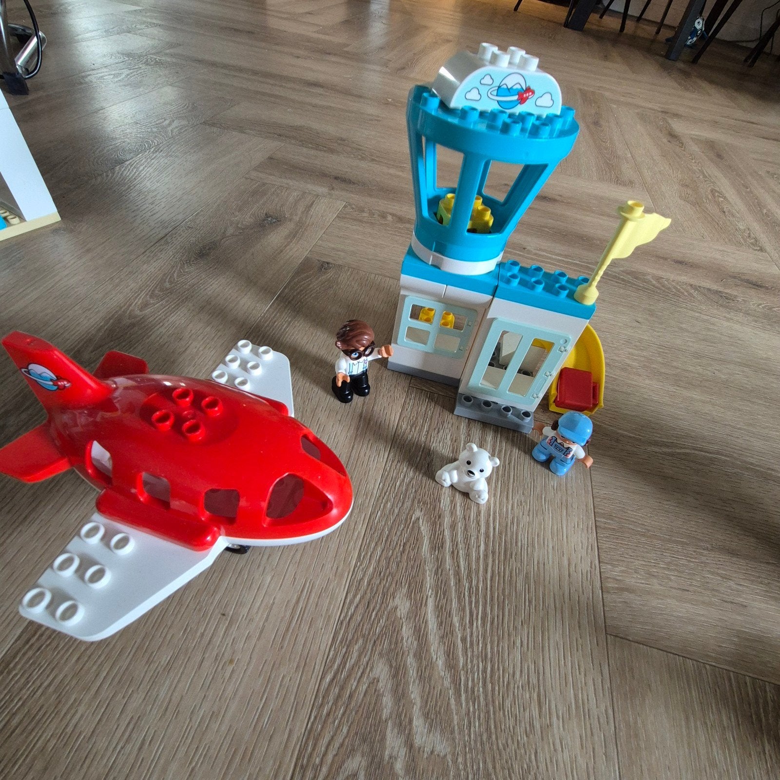 LEGO Duplo Vliegveld met Vliegtuig en Figuren (10961), City, Ophalen of Verzenden, Zo goed als nieuw, Compleet