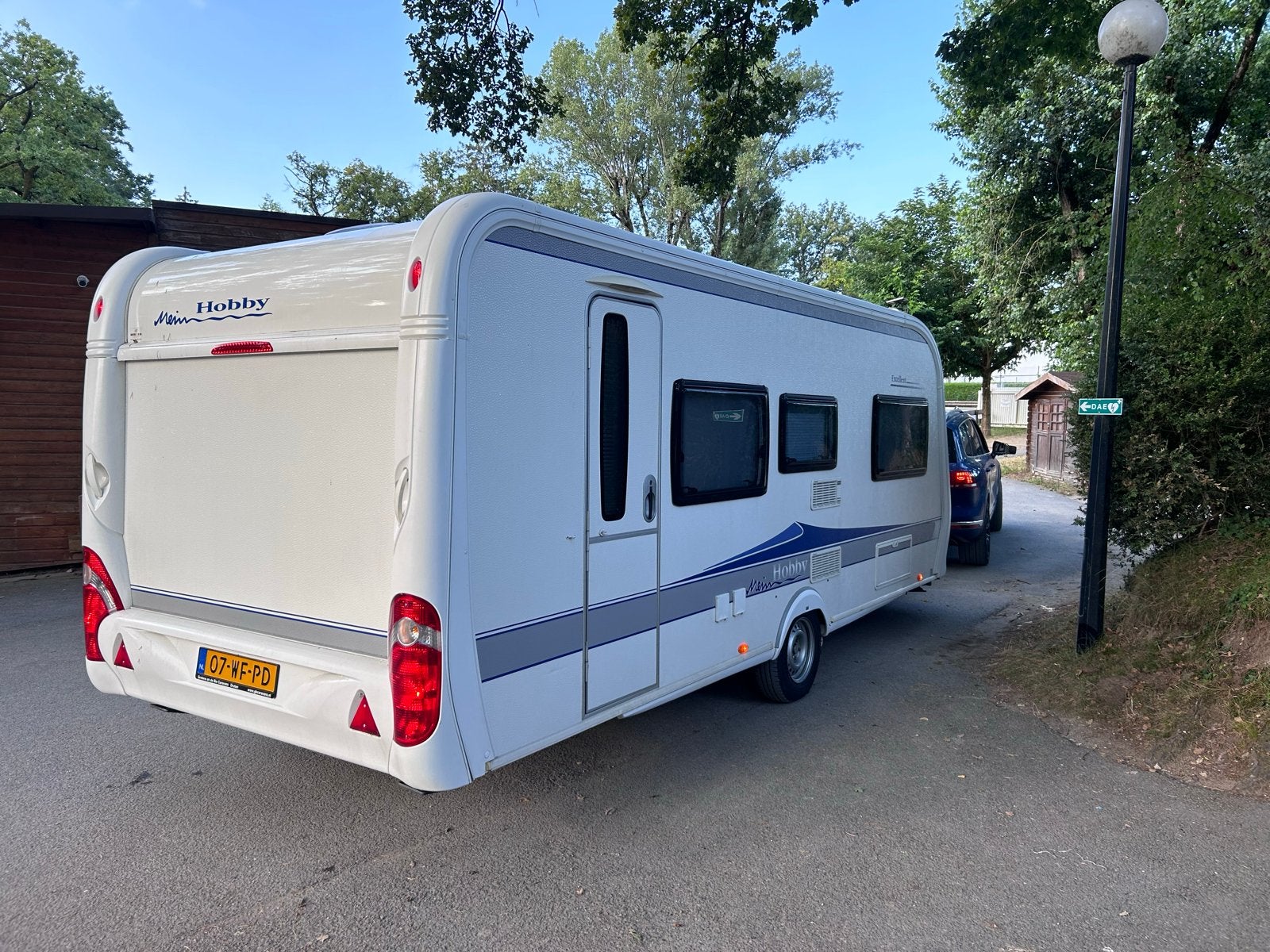 Hobby 540 KMFE met airco, mover, luifel, boiler, voortent, Caravans en Kamperen, Vast bed, Hobby, 7 tot 8 meter, Tot en met 6
