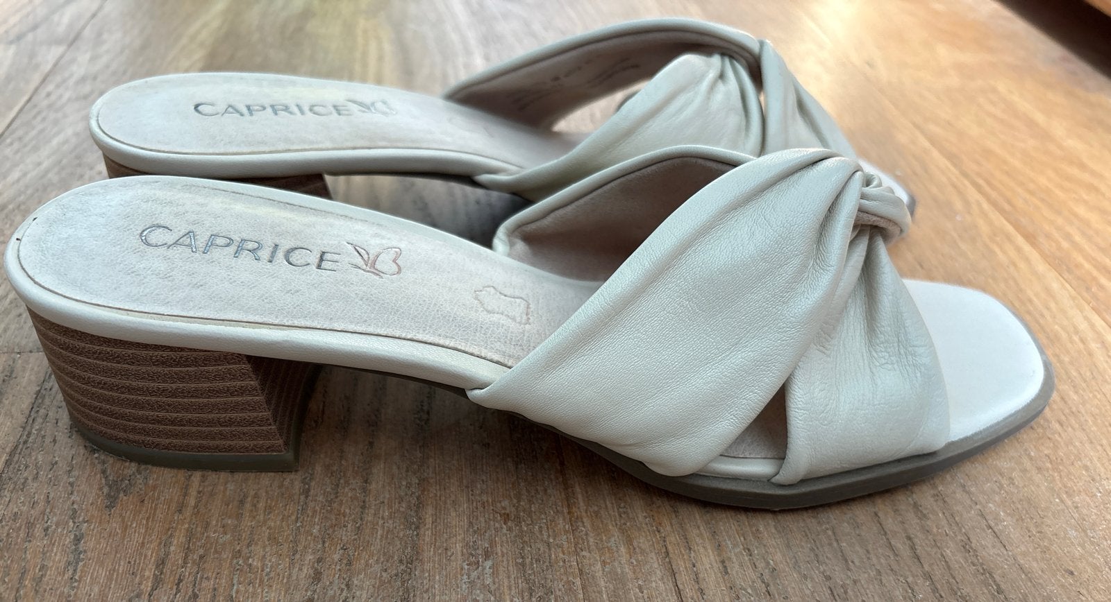 Caprice Crèmekleurige Muiltjes Maat 41, Ophalen of Verzenden, Zo goed als nieuw, Beige, Sandalen of Muiltjes