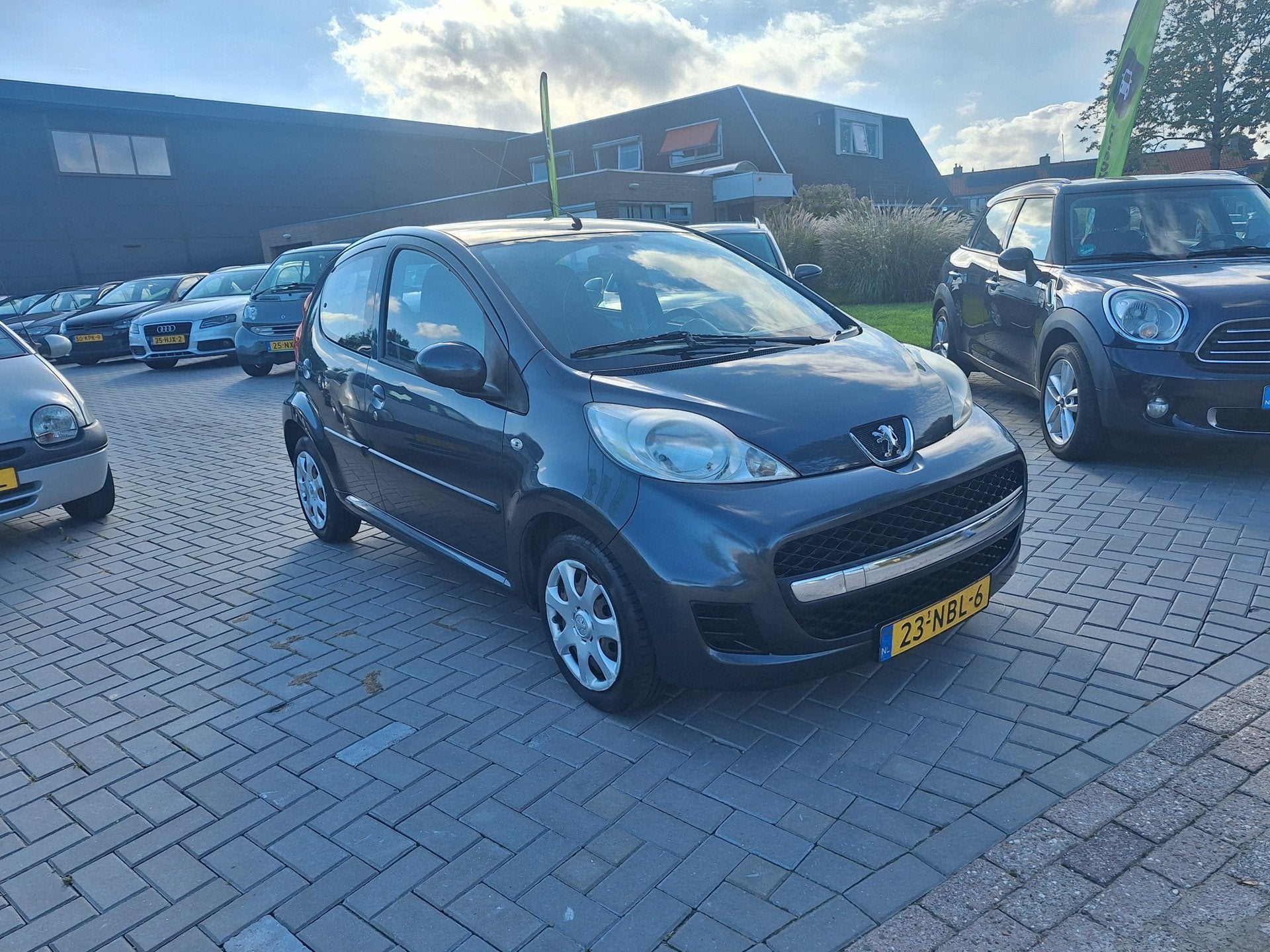 Peugeot 107 1.0-12V XS / Zeee nette auto / APK sept 2027, Auto's, Voorwielaandrijving, Dealer onderhouden, 4 stoelen, 68 pk