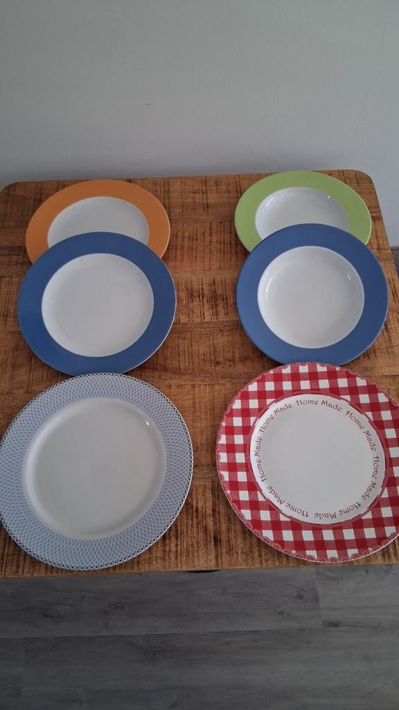 6 vrolijke borden € 5, Ophalen of Verzenden, Zo goed als nieuw, Bord(en), Overige stijlen