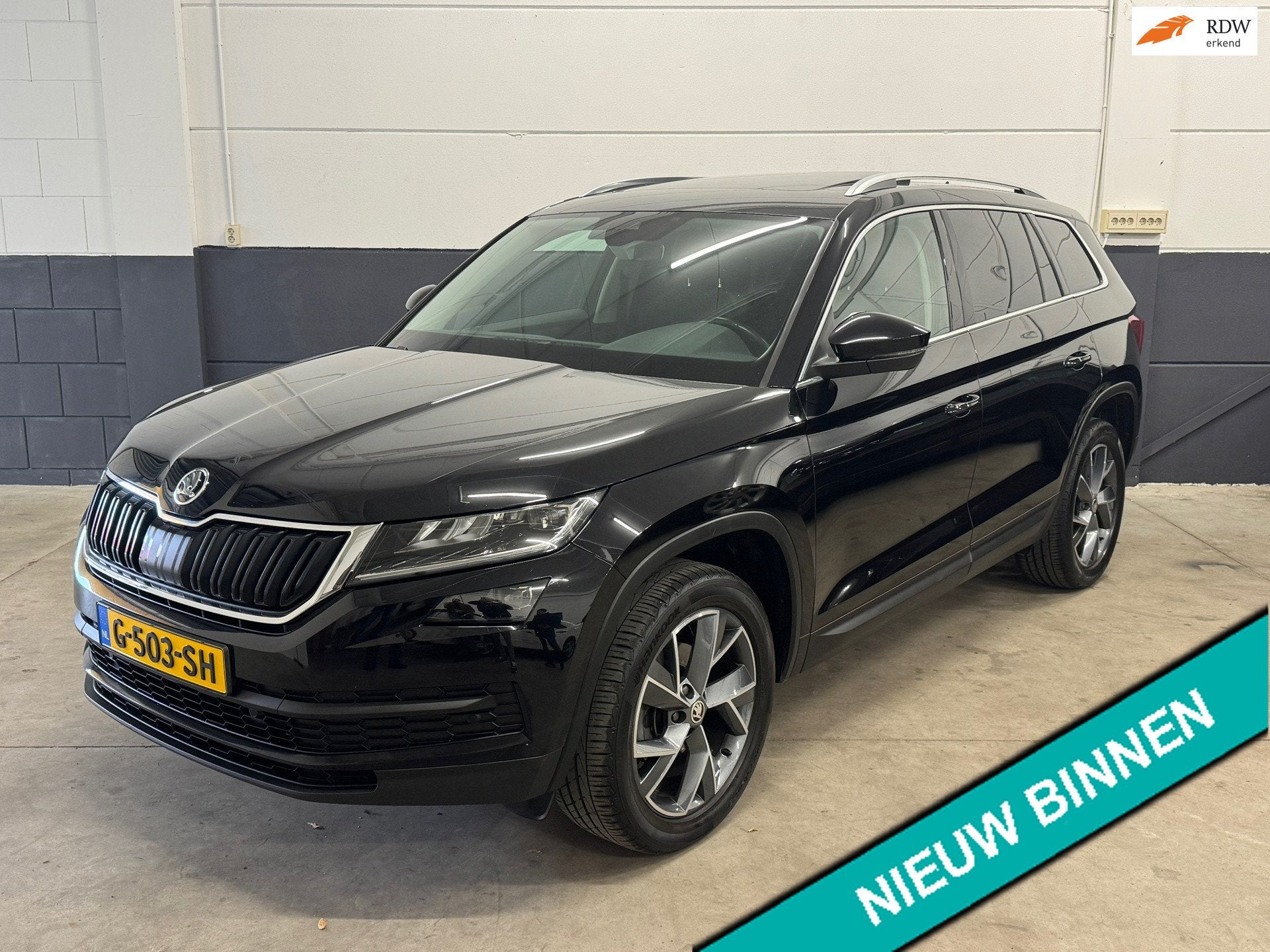 Skoda Kodiaq 1.5 TSI Automaat Limited Business Edition Pano., Auto's, Dealer onderhouden, Metallic lak, 4 cilinders, 150 pk