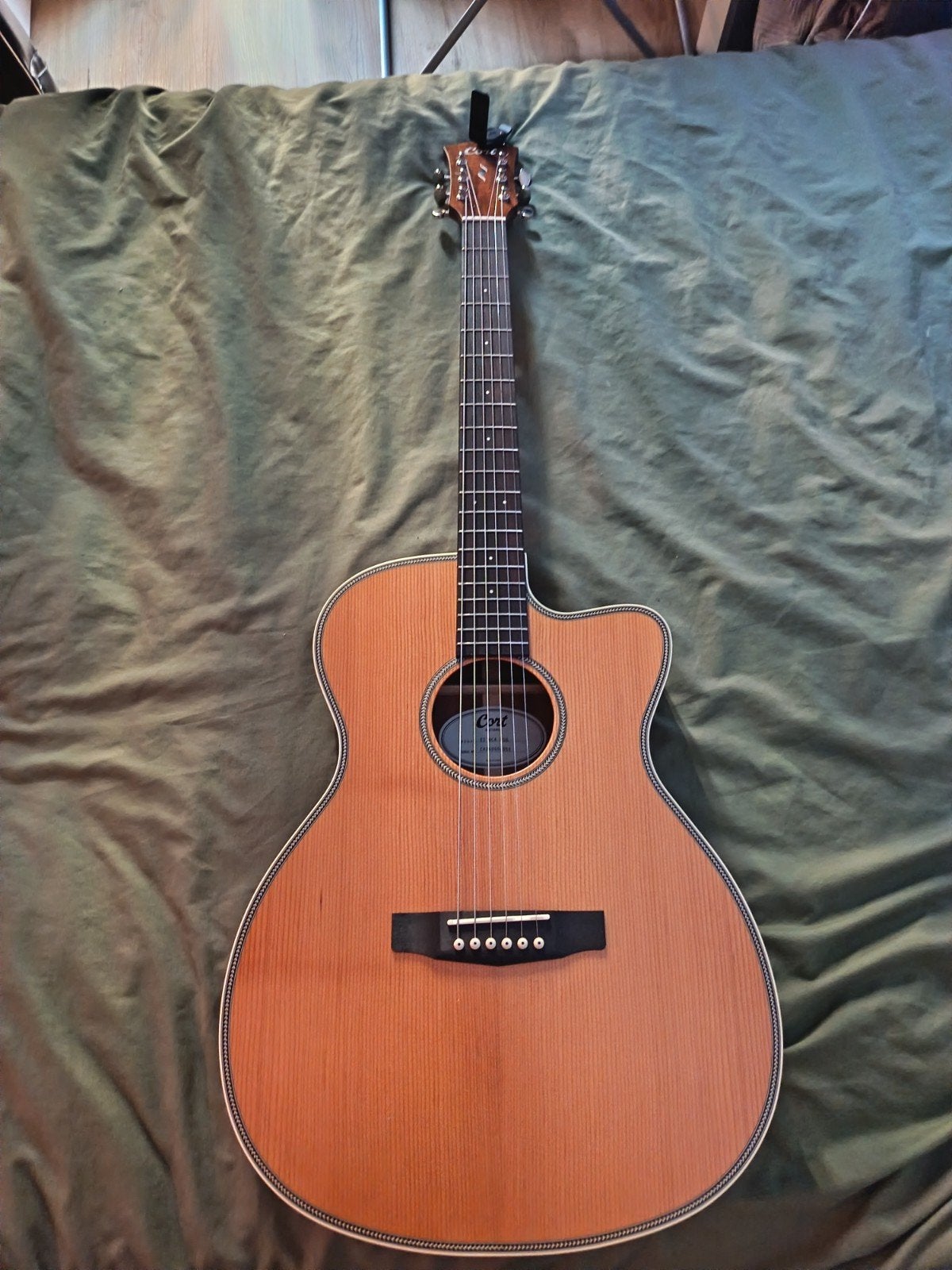 Cort Essence OC-4 (Brand New), Ophalen of Verzenden, Zo goed als nieuw, Western- of Steelstringgitaar, Met (piezo-)element