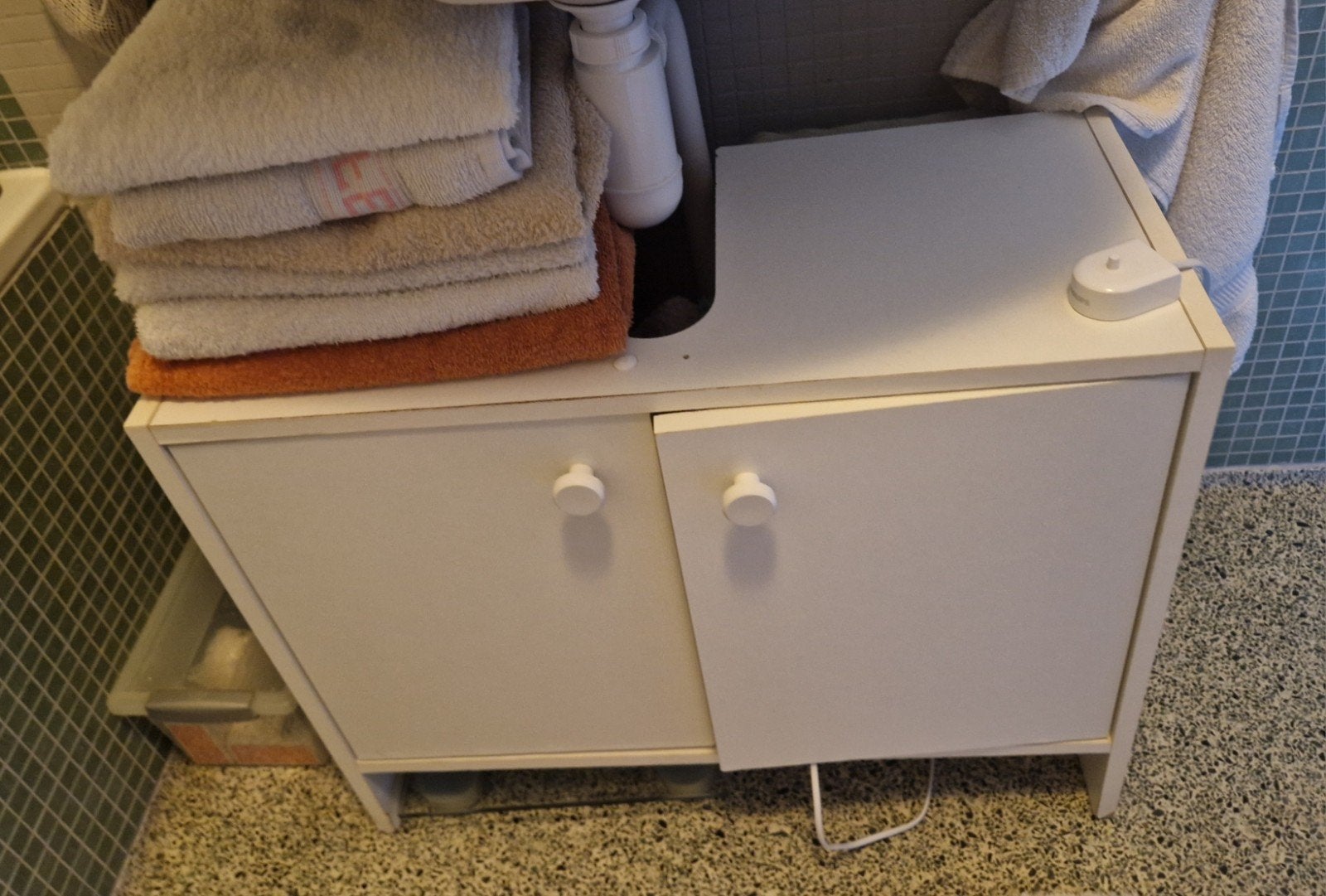 Gratis: Wastafelkast en Spiegelkast, Huis en Inrichting, Badkamer | Badkamermeubels, Ophalen, Gebruikt, 50 tot 100 cm, Minder dan 100 cm