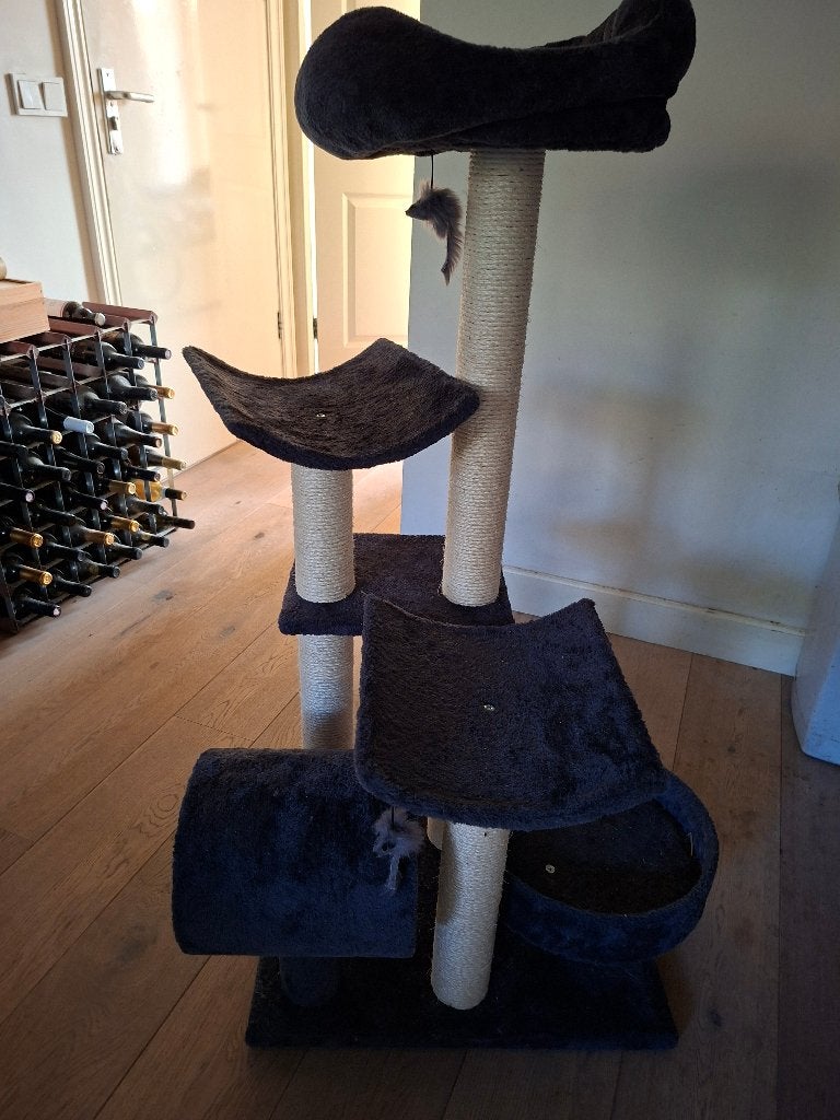Aangeboden; nieuwe, gemonteerde kattenmeubel, Ophalen, Nieuw, Krabpaal