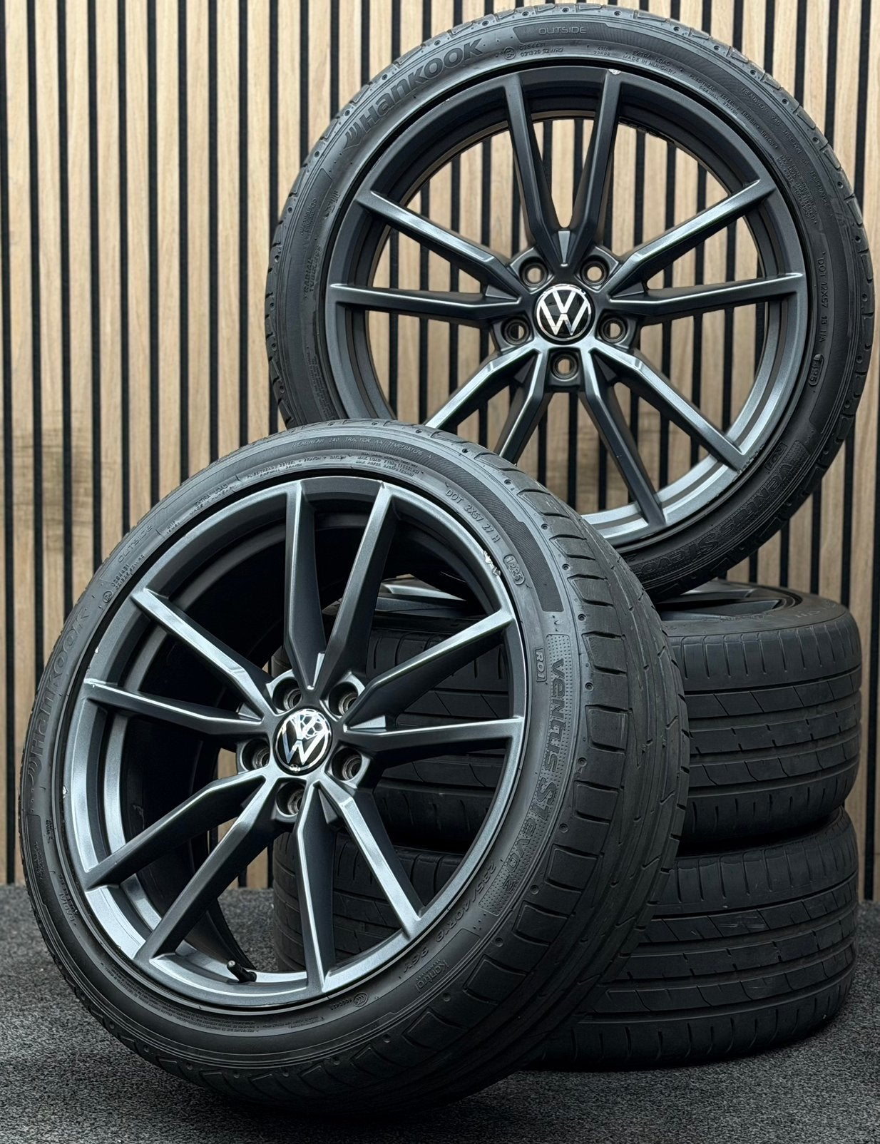 Originele 19 inch VW Passat B8 Pretoria 5x112 ET44 235/40/19, Auto-onderdelen, Banden en Velgen, ., Banden en Velgen, 235 mm, .