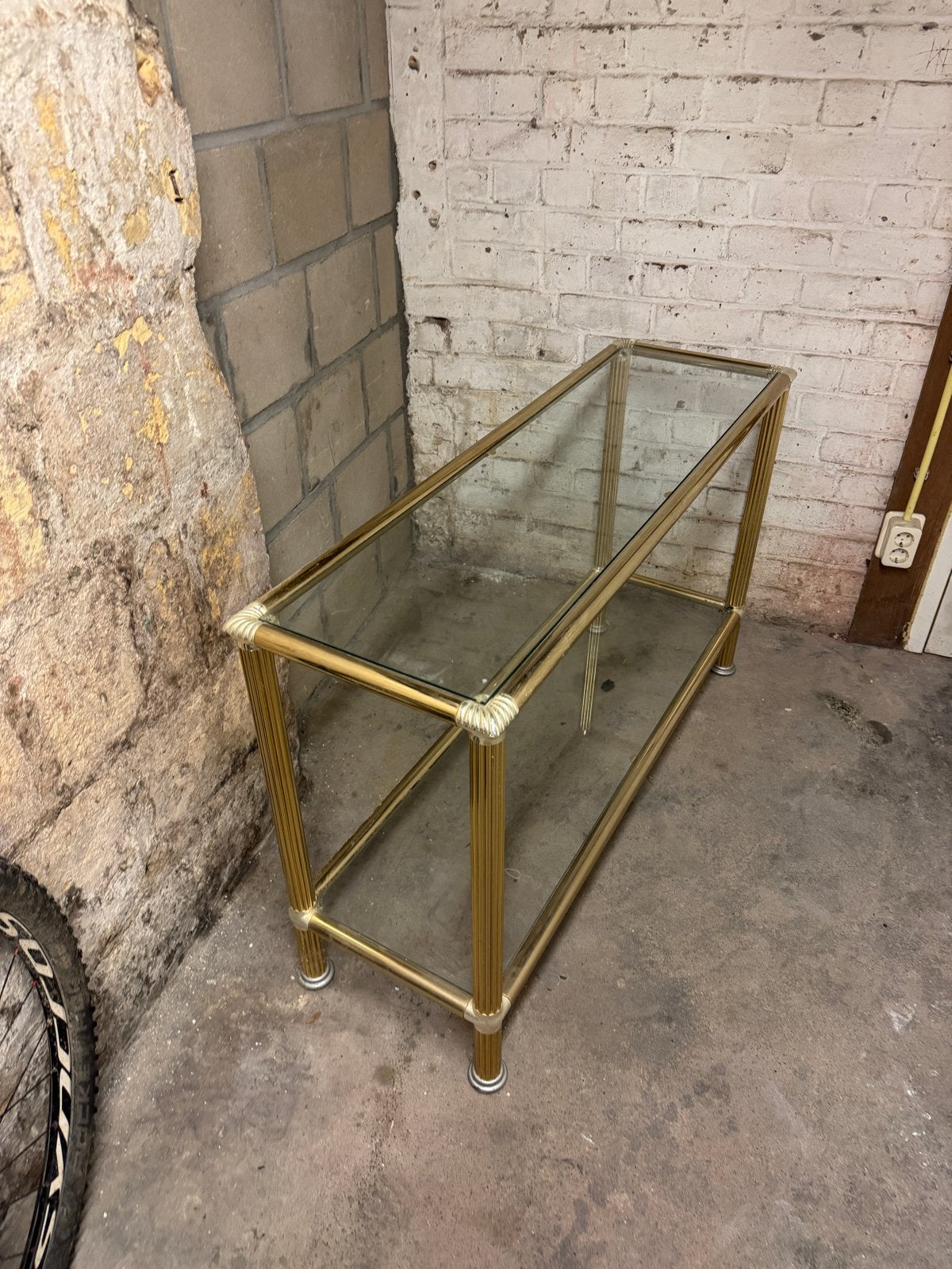 Gouden bijzettafel met glazen bladen, Ophalen, Gebruikt, Metaal of Aluminium, 75 cm of meer