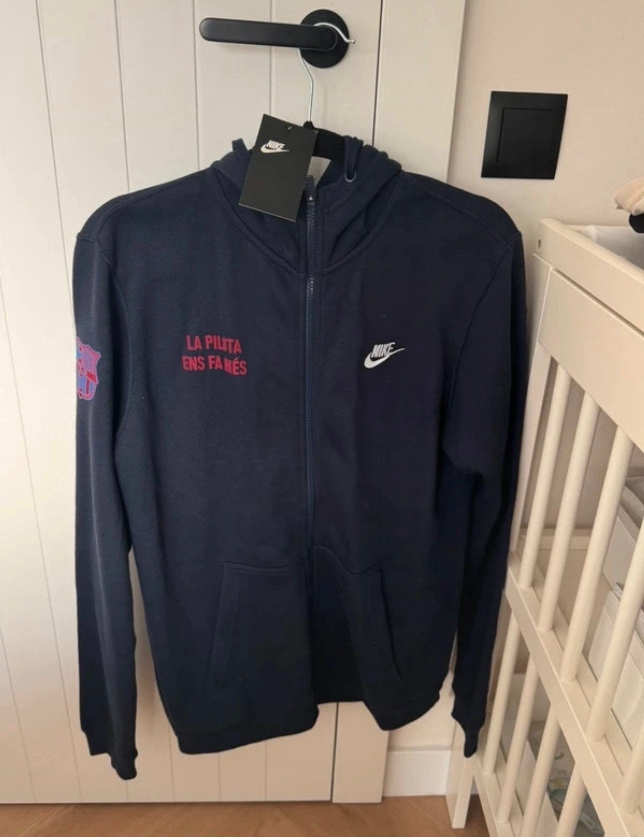 Nike FC Barcelona "La Pilota Ens Fa Més" hoodie maat M, Maat M, Ophalen of Verzenden, Nieuw