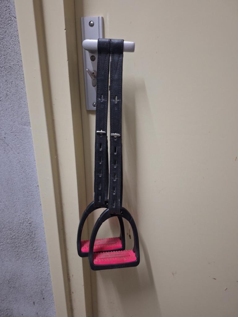 Lichtgewicht stijgbeugels  roze en blauw 10,5 cm ( klein), Dieren en Toebehoren, Paarden en Pony's | Hoofdstellen en Tuigage, Ophalen of Verzenden
