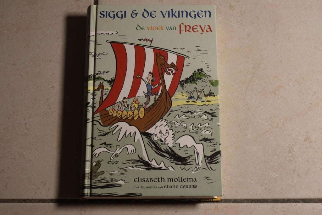 Siggi & de vikkingen de vloek van Freya / Elisabeth Mollema, Ophalen of Verzenden, Zo goed als nieuw, Fictie algemeen