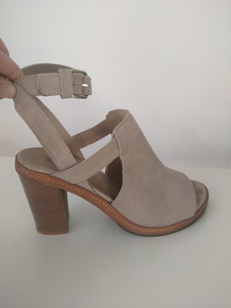 Suede beige Shabbies Amsterdam blokhak sandalen, maat 40-41, Shabbies Amsterdam, Beige, Zo goed als nieuw, Sandalen of Muiltjes