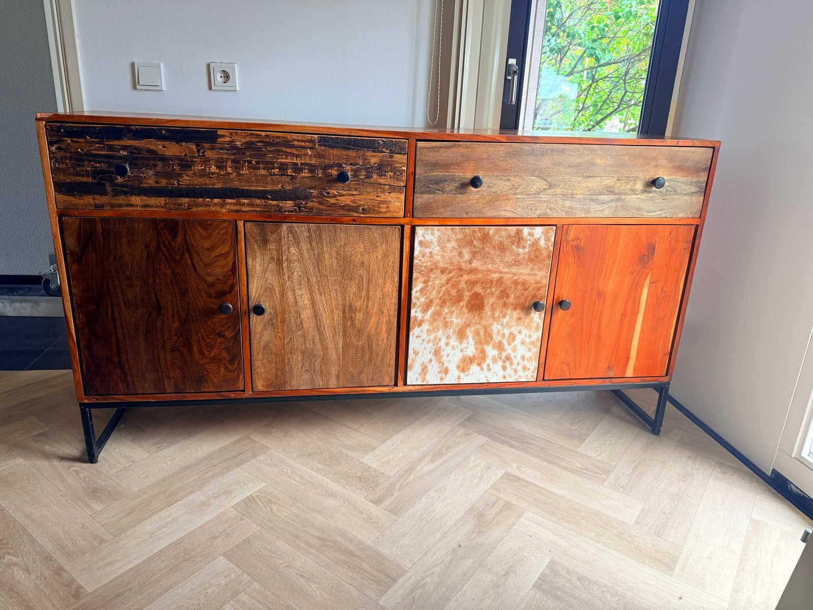 Uniek houten dressoir met diverse materialen - 170x40x90, Ophalen, Gebruikt, 150 tot 200 cm, Met lade(s)