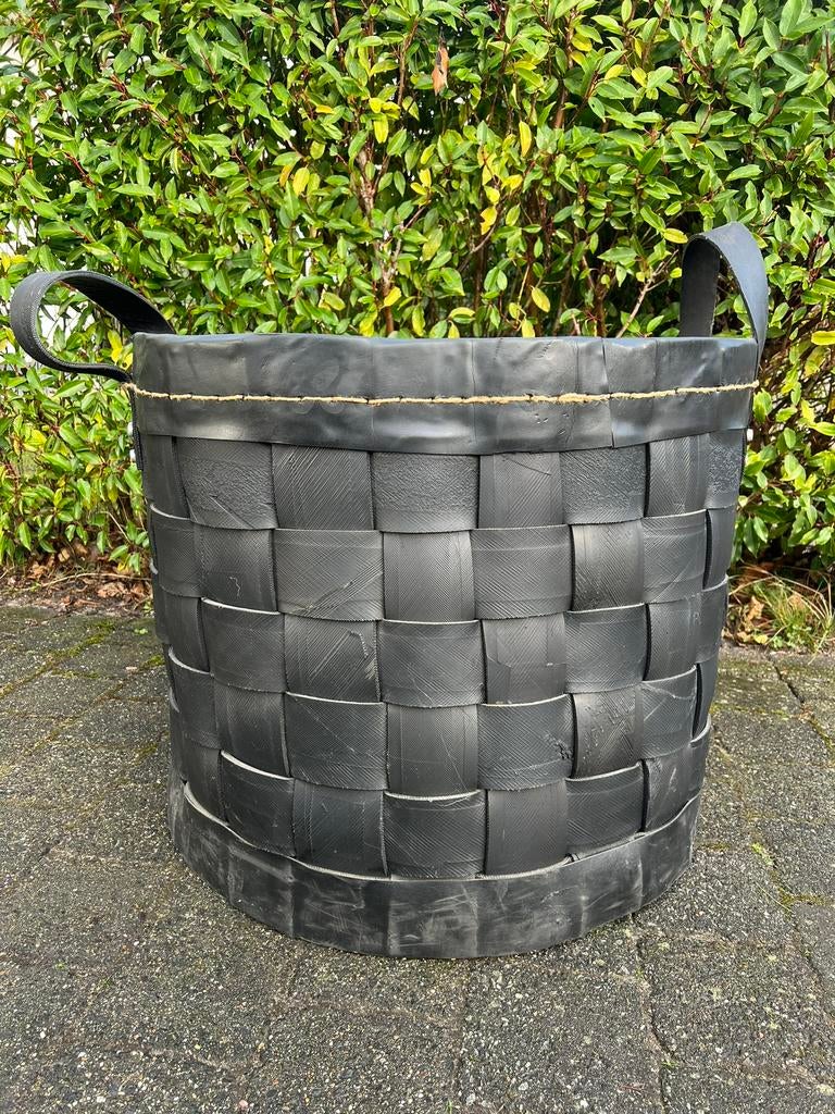 Mand van gerecycelde autobanden, Huis en Inrichting, Ophalen, Overige materialen, Gebruikt, Mand
