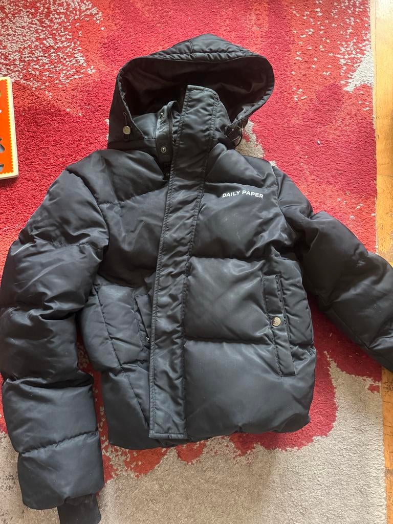 Daily Paper Puffer Jas - Zwart, Ophalen of Verzenden, Zo goed als nieuw, Maat 34 (XS) of kleiner, Zwart