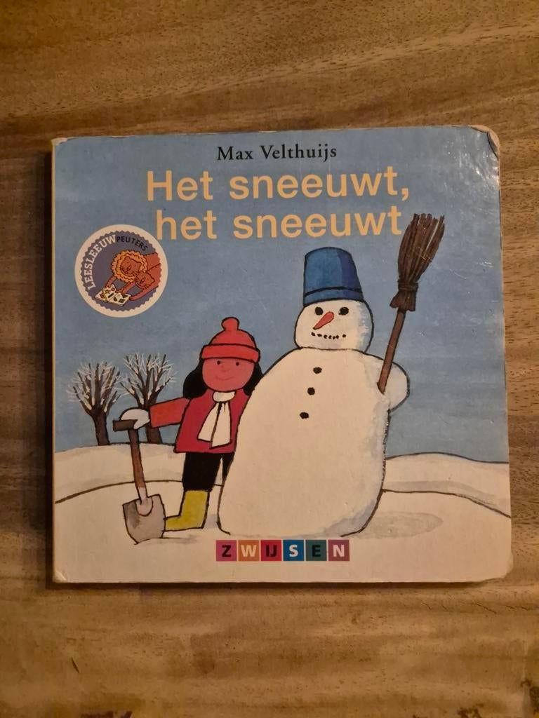 Het sneeuwt, het sneeuwt - Max Velthuijs, Gelezen, Max Velthuijs, Ophalen of Verzenden, 2 tot 3 jaar