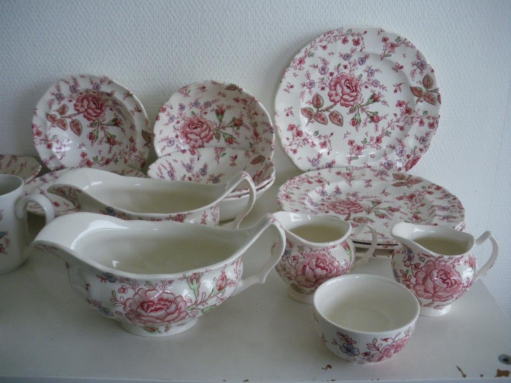 Johnson Brothers Rose Chintz servies, Ophalen of Verzenden, Zo goed als nieuw, Bord(en), Wedgwood