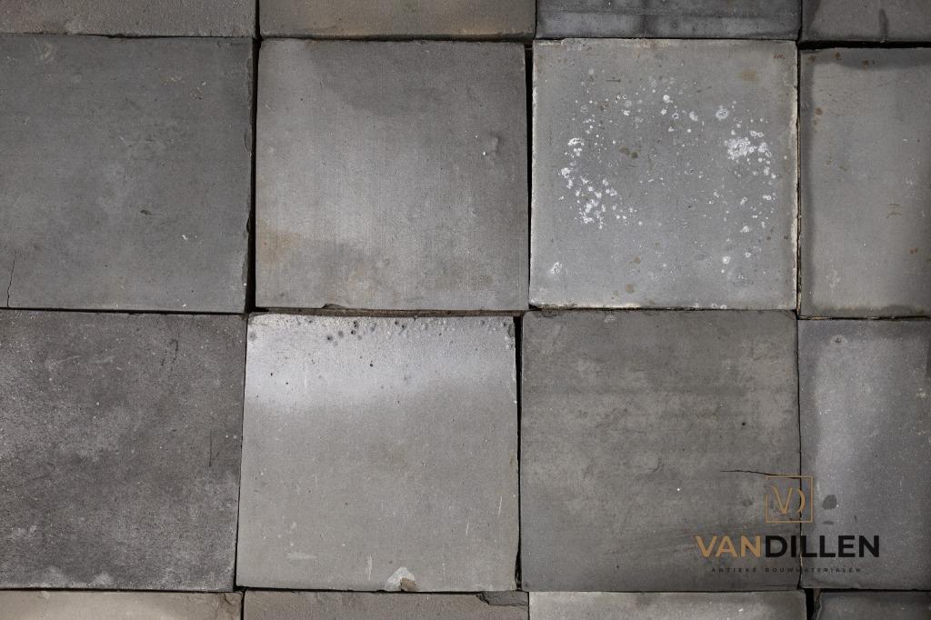 Antieke geribbelde gesmoorde grijze plavuizen 20x20 15M2, Gebruikt, Steen of Klei, Minder dan 50 cm, Ophalen of Verzenden
