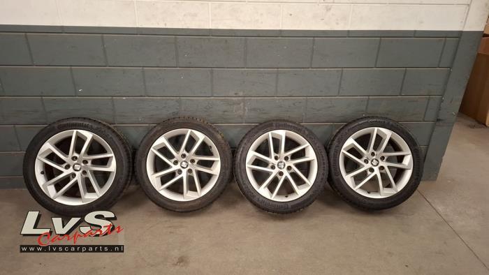 Velgen set + banden van een Seat Leon, Auto-onderdelen, Banden en Velgen, Gebruikt, -, -, Ophalen of Verzenden