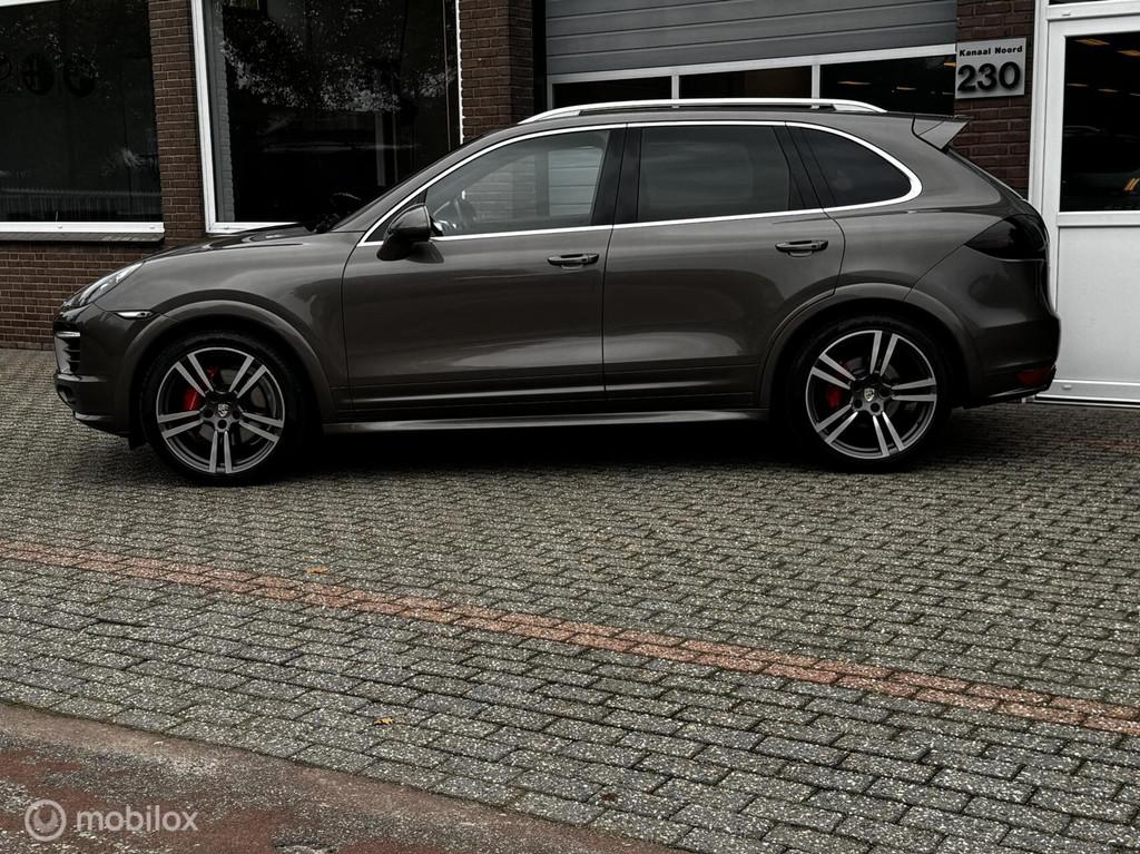 Porsche Cayenne 4.8 GTS AUT LEDER/BUR.M/PANO/CAMERA/ECC, Automaat, Gebruikt, 8 cilinders, Bruin