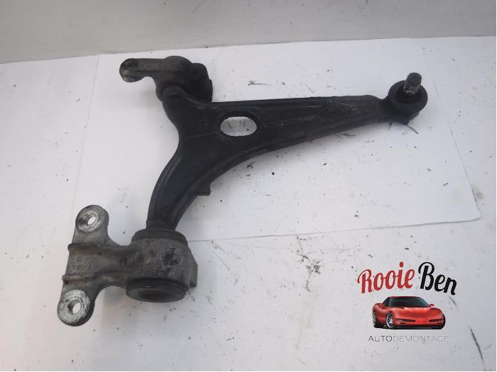 Draagarm onder rechts-voor van een Peugeot Expert, Gebruikt, -, -, Ophalen of Verzenden