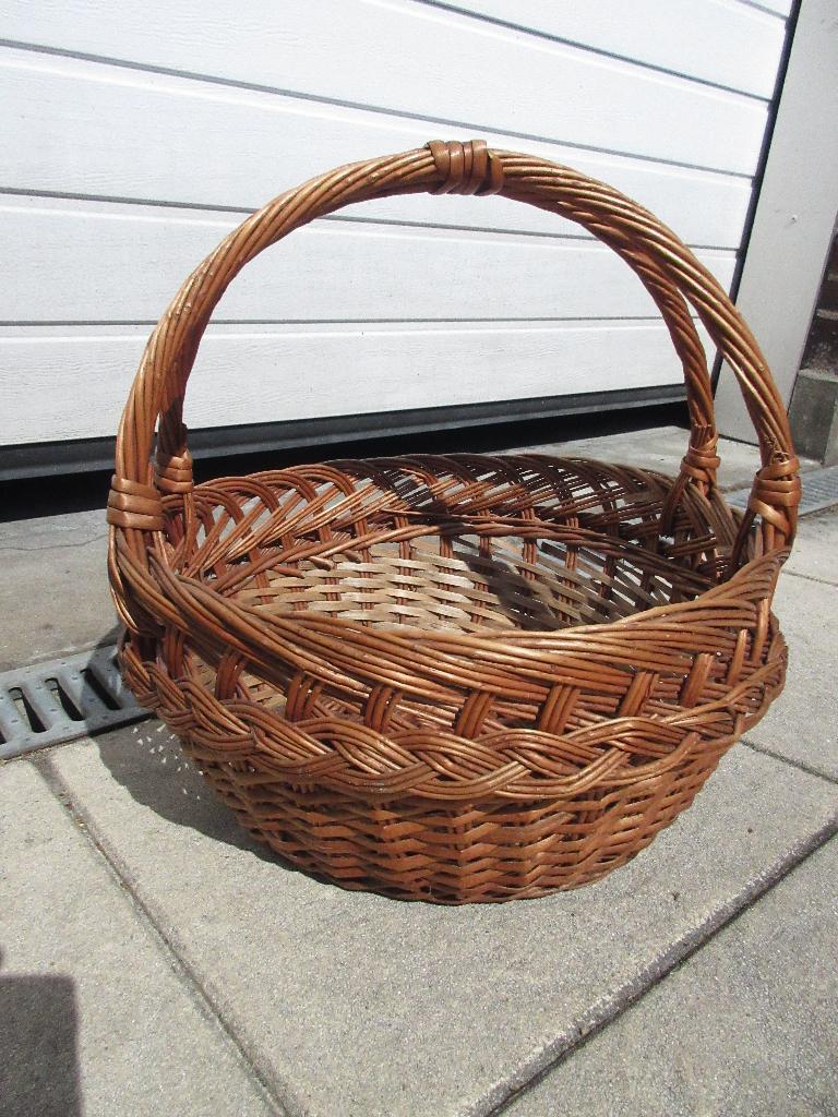Vintage ronde rieten mand met hengsel, Ophalen of Verzenden, Gebruikt, Rond, Riet