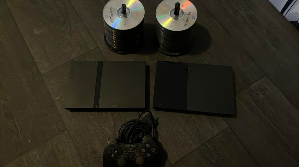 Ps2 playstation 2 slim EU versie omgebouwd, Ophalen of Verzenden, Zo goed als nieuw, Met 2 controllers
