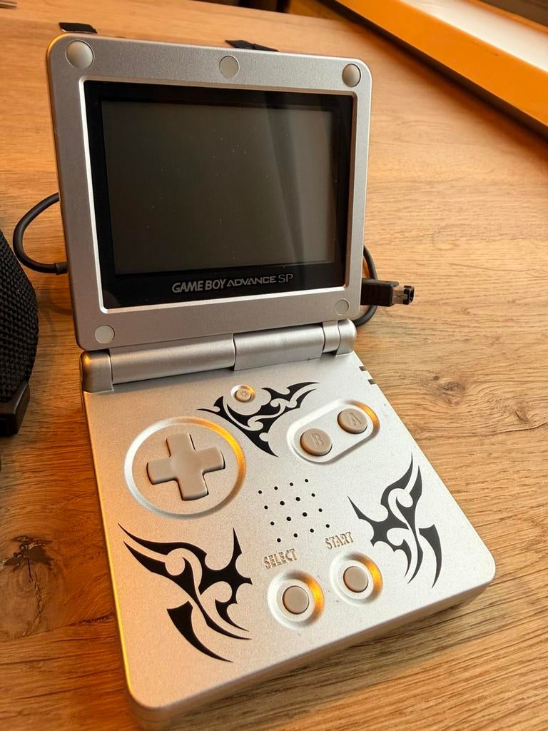 Nintendo Game Boy Advance SP Tribal, Ophalen of Verzenden, Gebruikt, Game Boy Advance SP, Met beschermhoes of tas