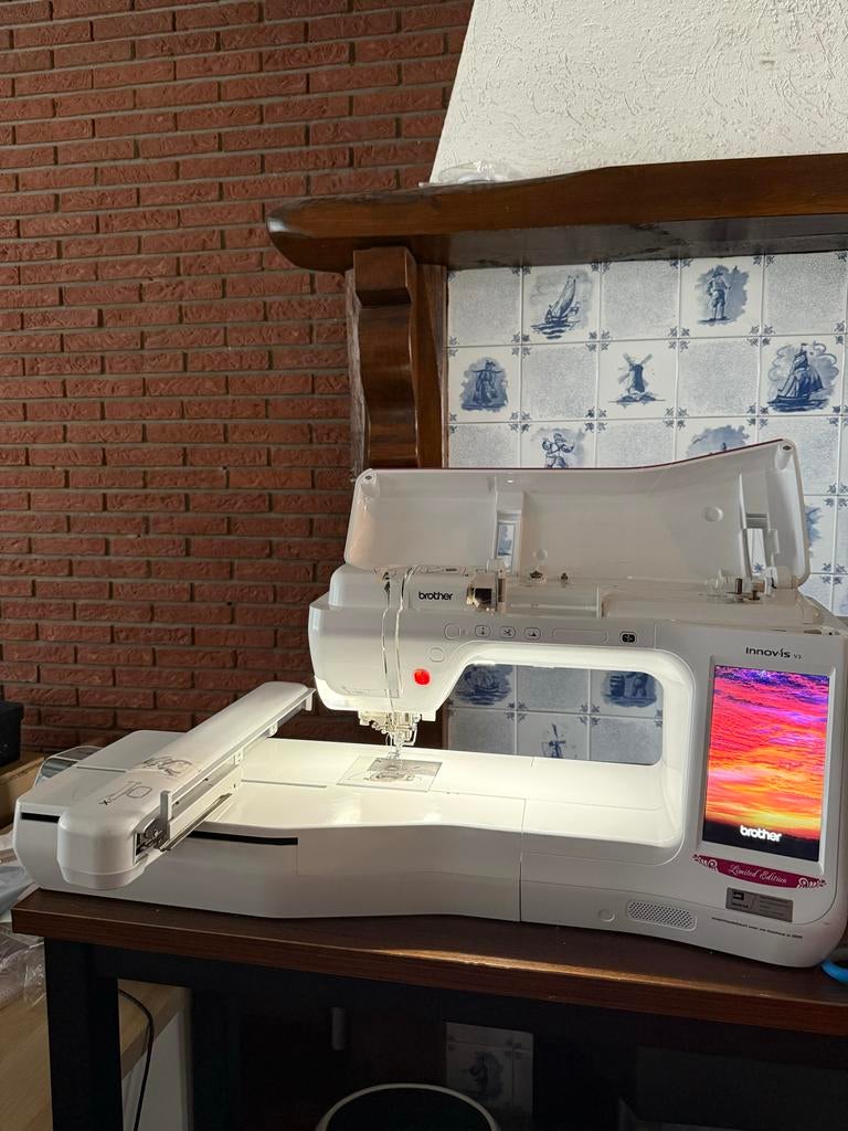 Brother Innov-is V3 Limited Edition Naaimachine, Hobby en Vrije tijd, Naaimachines en Toebehoren, Ophalen, Zo goed als nieuw, Naaimachine