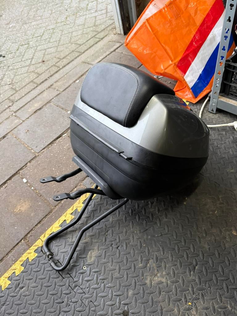 Topkoffer piaggio zip super net plug en play, Motoren, Accessoires | Koffers en Tassen, Ophalen of Verzenden, Zo goed als nieuw