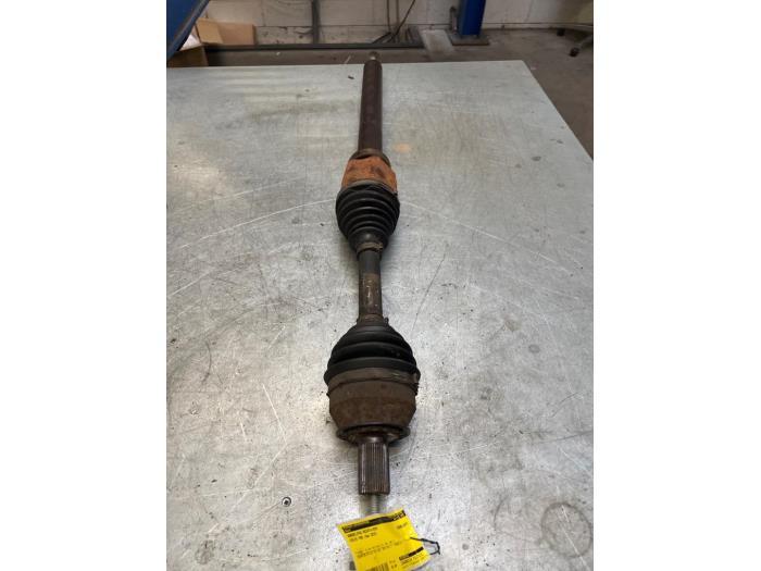 Aandrijfas rechts-voor van een Volvo V60, Gebruikt, -, -, Ophalen of Verzenden