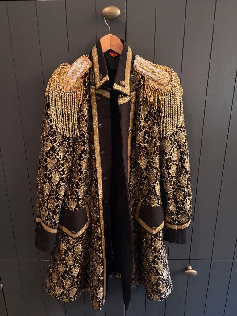 carnavalsjas met epauletten, Ophalen, Carnaval, Maat 46/48 (XL) of groter, Zo goed als nieuw