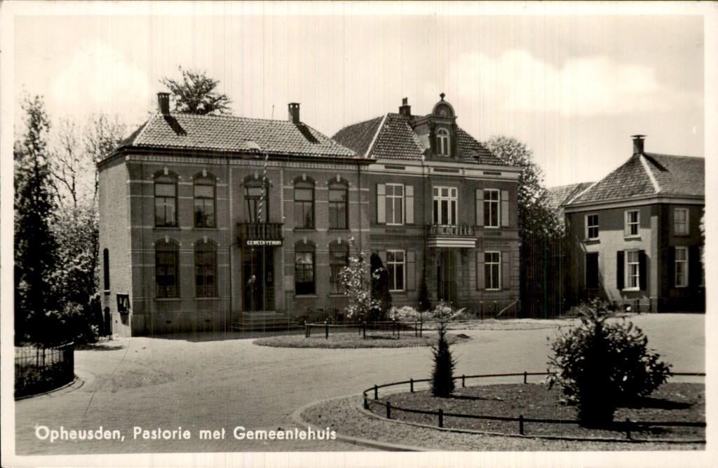 Opheusden - Pastorie met Gemeentehuis - Ansicht, Verzamelen, Ophalen of Verzenden, 1940 tot 1960, Gelopen, Gelderland