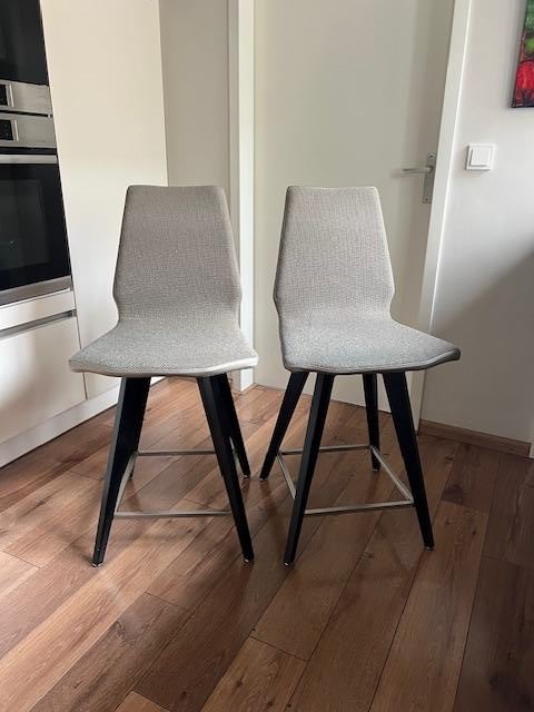 Twee Mobitec MOODS barkrukken - Taupe, Huis en Inrichting, Stoelen, Ophalen, Twee, Zo goed als nieuw, Stof