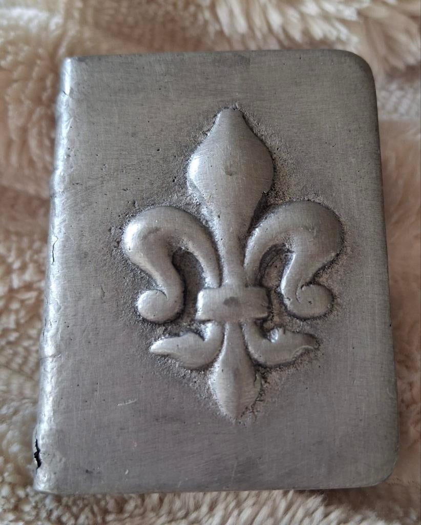 Luciferdoosje Omslag met Fleur de Lis, Ophalen of Verzenden
