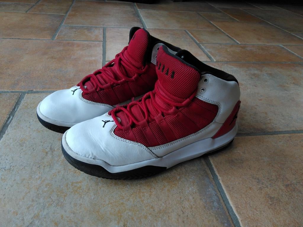 Jordan sportschoenen maat 38, Kinderen en Baby's, Kinderkleding | Schoenen en Sokken, Gebruikt, Jongen of Meisje, Schoenen, Ophalen of Verzenden