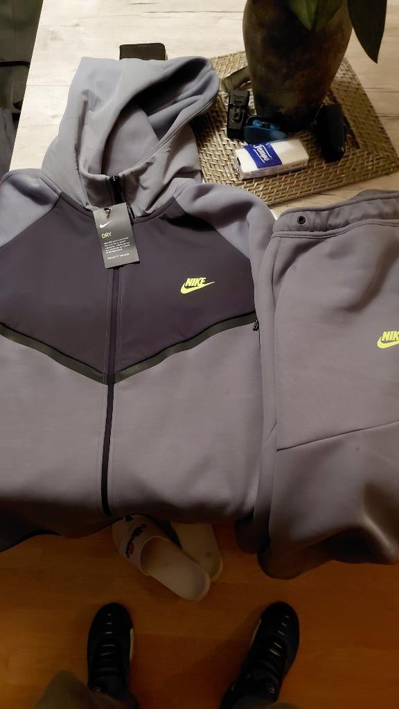 Nieuw. Nike Tech Fleece Pak. Nieuwe collectie. Maat XL, Kleding | Heren, Sportkleding, Nike, Ophalen of Verzenden, Grijs, Algemeen