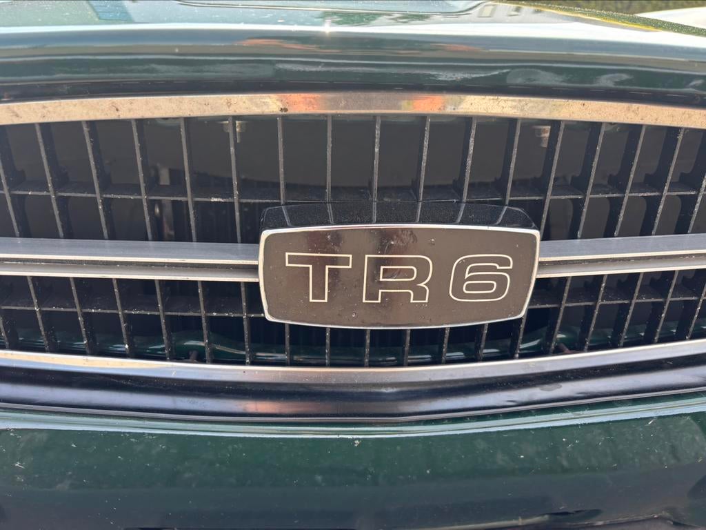 Supermooie groene Triumph TR6 met leder en overdrive 1974, Auto's, 2500 cc, Achterwielaandrijving, Beige, Cabriolet