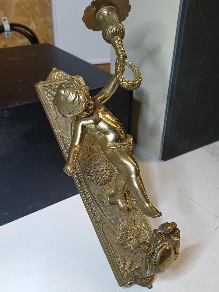 Goud vergulde Empire wandkandelaar met putti en bloemen, Antiek en Kunst, Ophalen of Verzenden, Koper of Brons