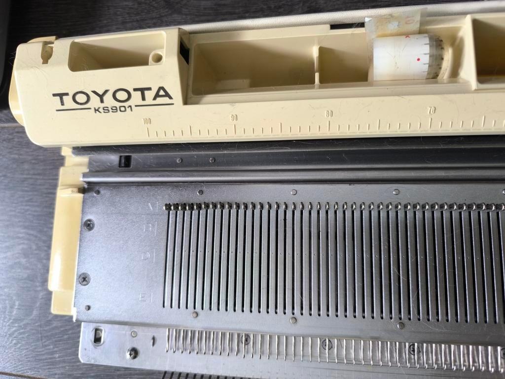 Toyota KS901 (voorbed zonder sleder), Hobby en Vrije tijd, Breien en Haken, Ophalen, Breien of Haken, Wol of Garen